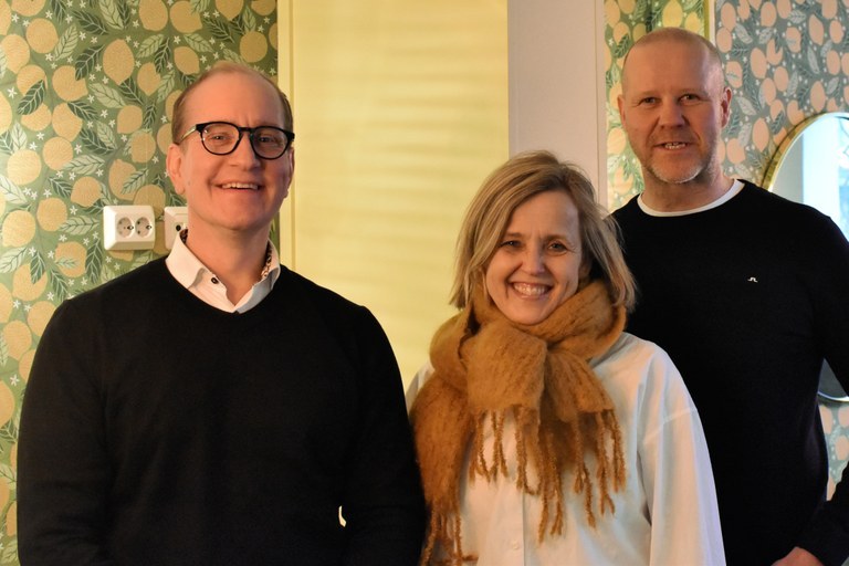 Kiertotalousaiheiseen Polkukartta-kestävyyskoulutukseen osallistuneet Janne, Sanna ja Tommi.