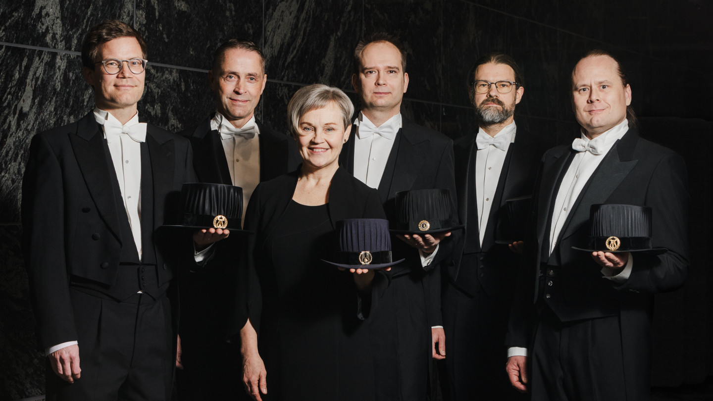 Professorit Agorassa.