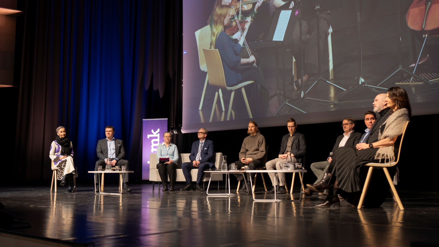 Yhdessä kohti korkeakoulukonsernia -tilaisuuden panelistit