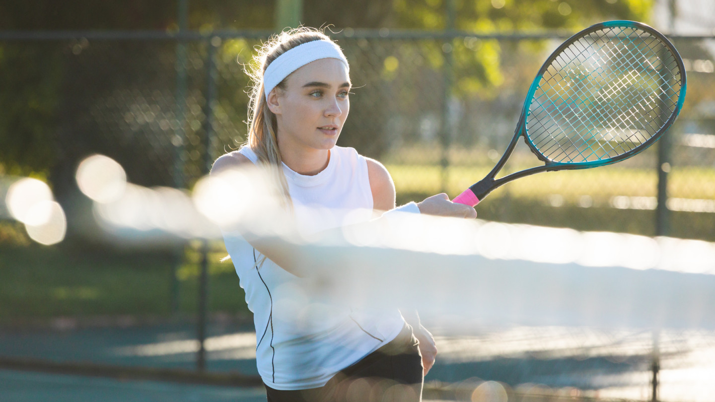 Tennispelaaja kentällä