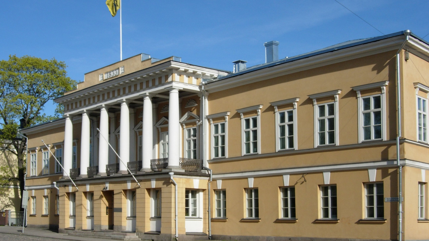 Ruotsinkielisillä avoimen väylillä on mahdollista kehittää myös kielitaitoaan teologian, informaatioteknologian tai farmasian yliopistoopintojen ohella.