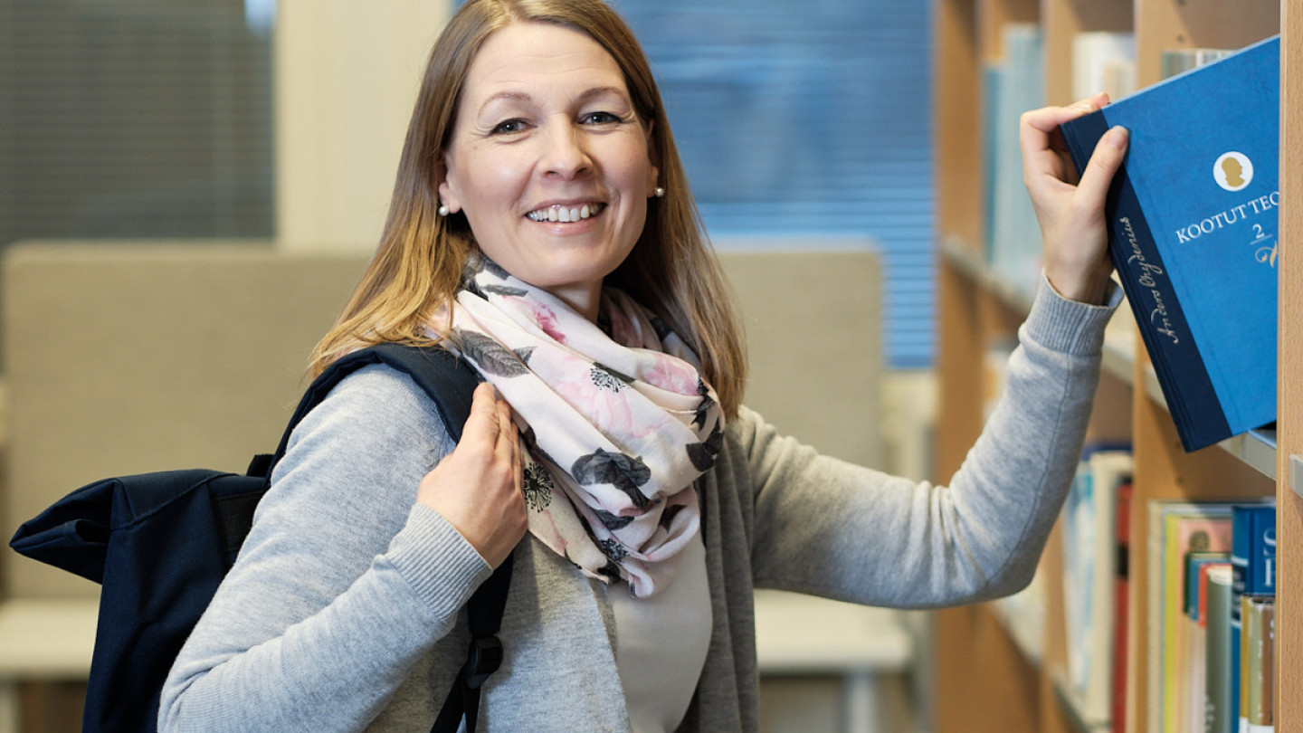 Avoin yliopisto on palvellut Kokkolan alueella jo pitkään. Yliopistokeskuksesta löydät tutut tilat ja henkilöstön, joka ohjaa ja opettaa. Myös opintopalvelumme palvelevat Kokkolan toimipisteessä.