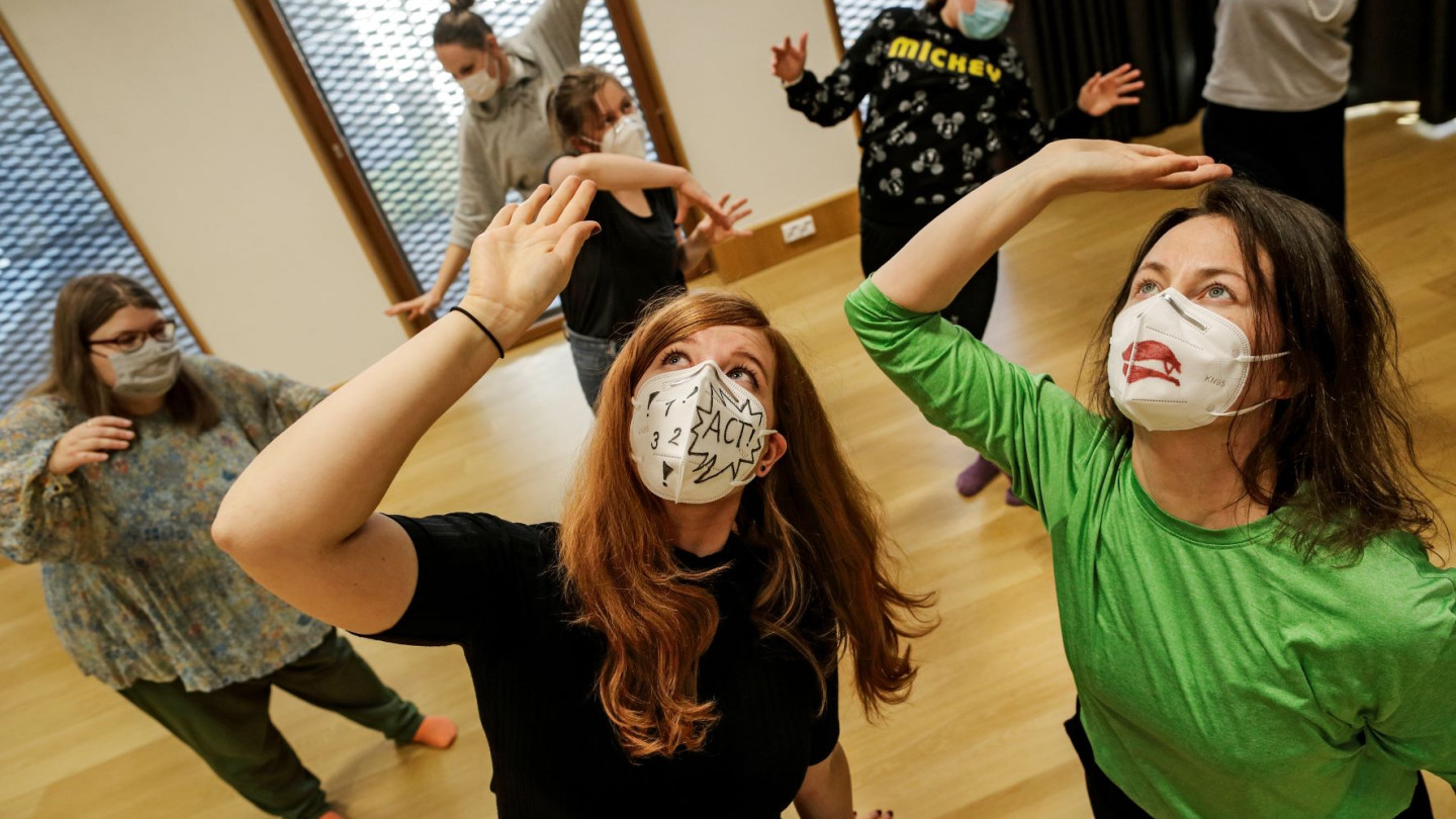 Draamakasvatusta voit opiskella JYU avoimessa yliopistossa Jyväskylässä, Helsingissä ja Kokkolassa.