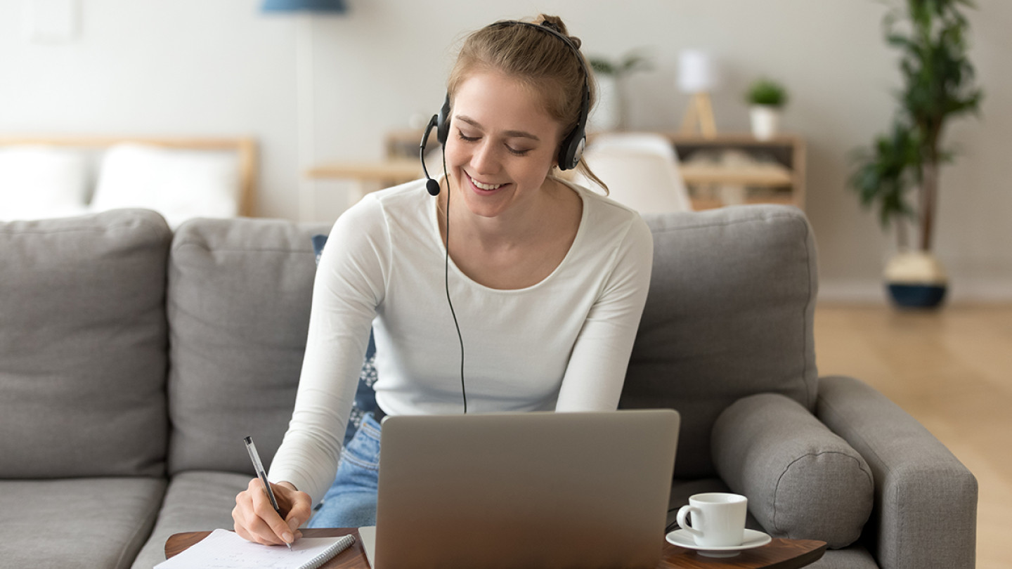 Koronaaikana JYU avoin tarjoaa laajan valikoiman verkon välityksellä suoritettavia opintoja.