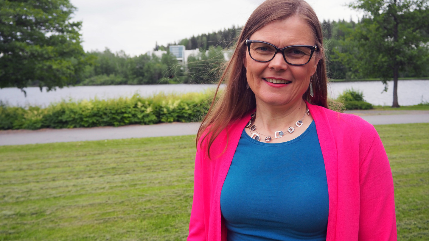 Alkioopisto on mukana kehittämässä vaihtoehtoisia reittejä yliopiston tutkintoopintoihin. Rehtori Jaana Laitilan mukaan opisto tarjoaa väyläopintoja suorittavalle nuorelle turvallisen oppimisyhteisön, laadukkaan opetuksen ja yksilöllisen ohjauksen.