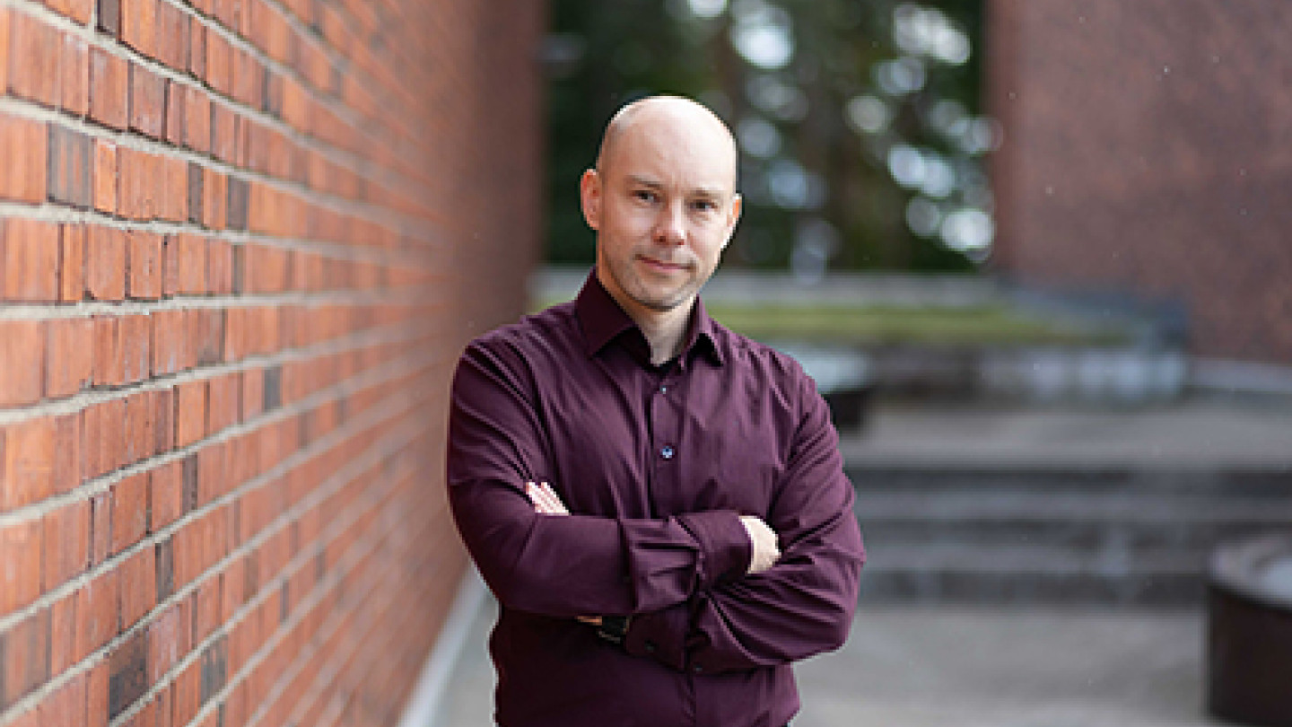 Markus Mykkänen tutki viestintäalan lobbausta. Kuvaaja Anni Äikäs.