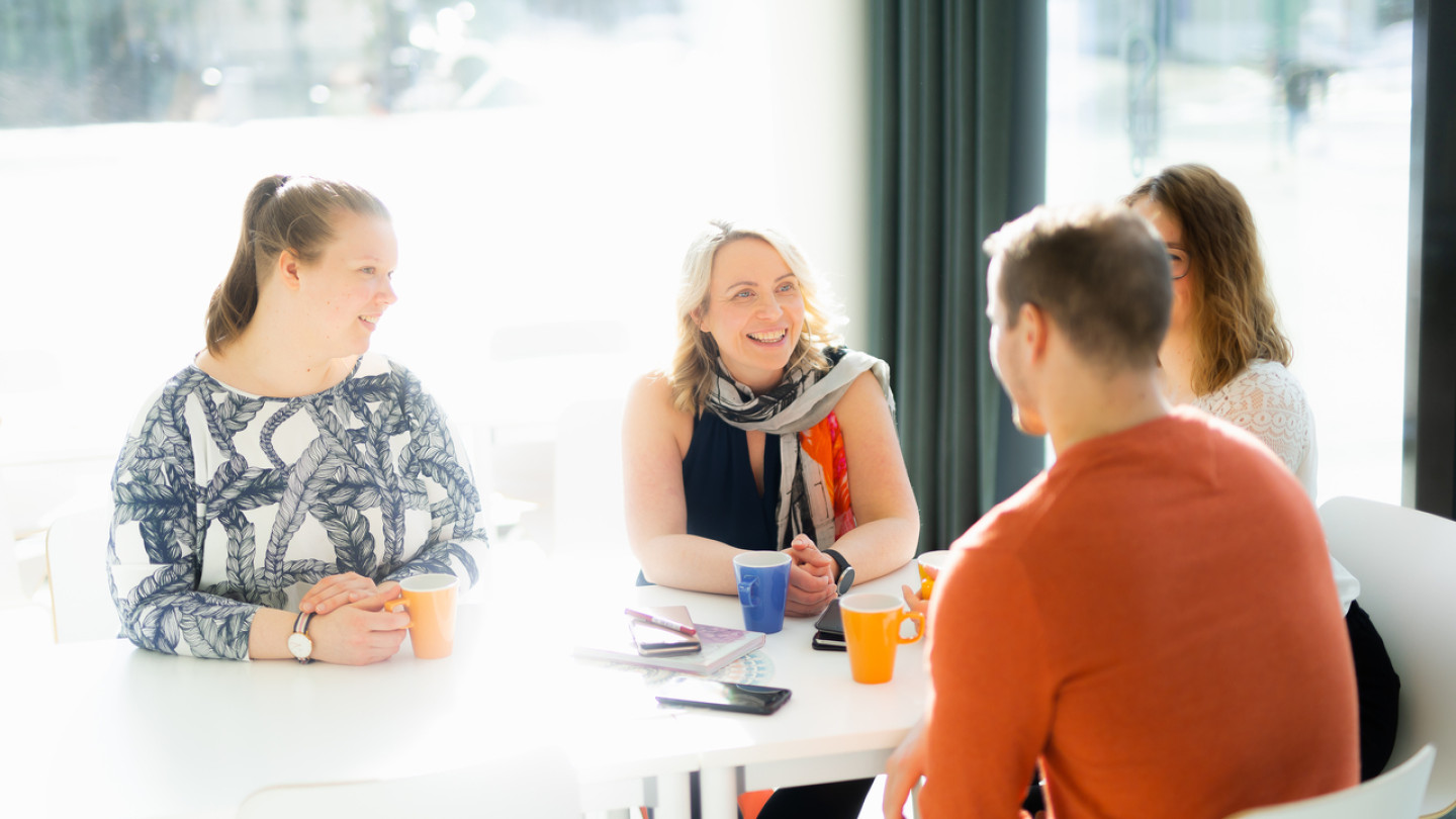 Millaisista opinnoista olisi hyötyä liiketoiminnan parissa? Tutustu ja valitse opintosi!