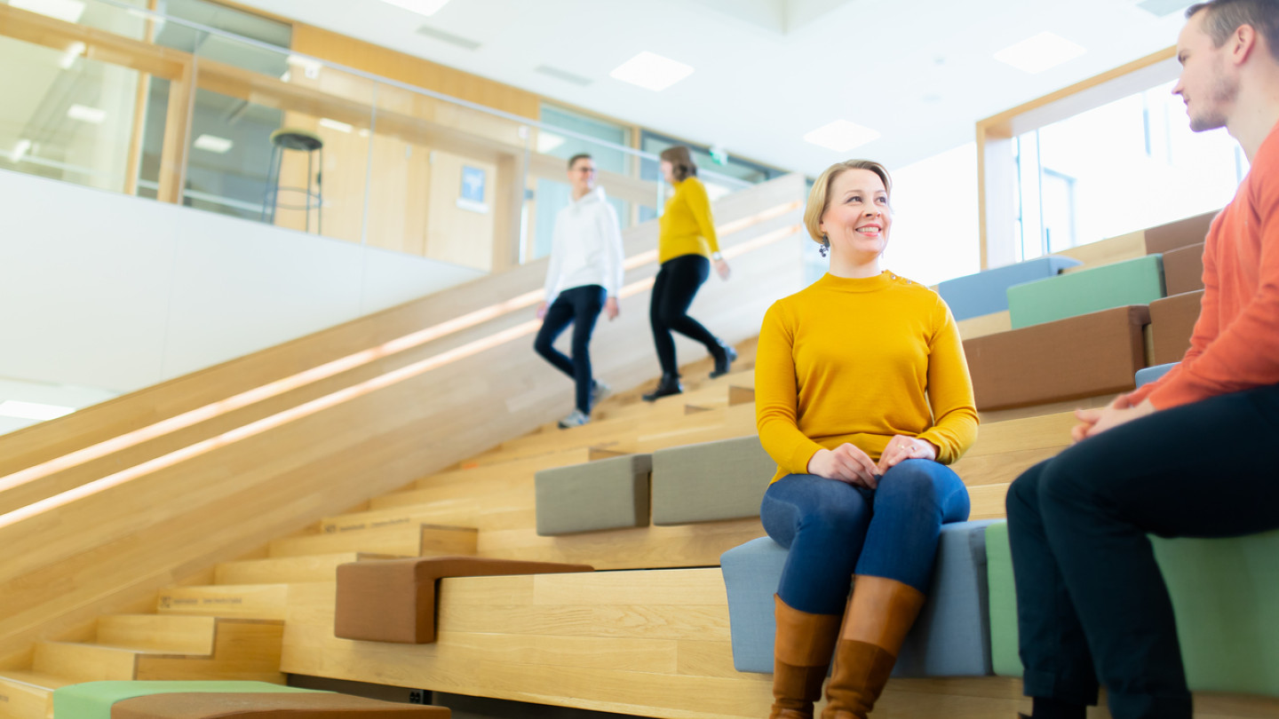 Ruusupuisto tutkii ja keskustelee tilaisuuden 3.11. teemana on jatkuva oppimnen ja osaamisen kehittäminen.