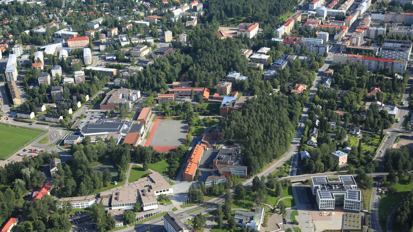 Hannu Tervo tarkastelee artikkelissaan kaupungistumista ja alueiden välisiä tuloeroja. Kuva: Jyväskylän yliopiston kuvaarkisto