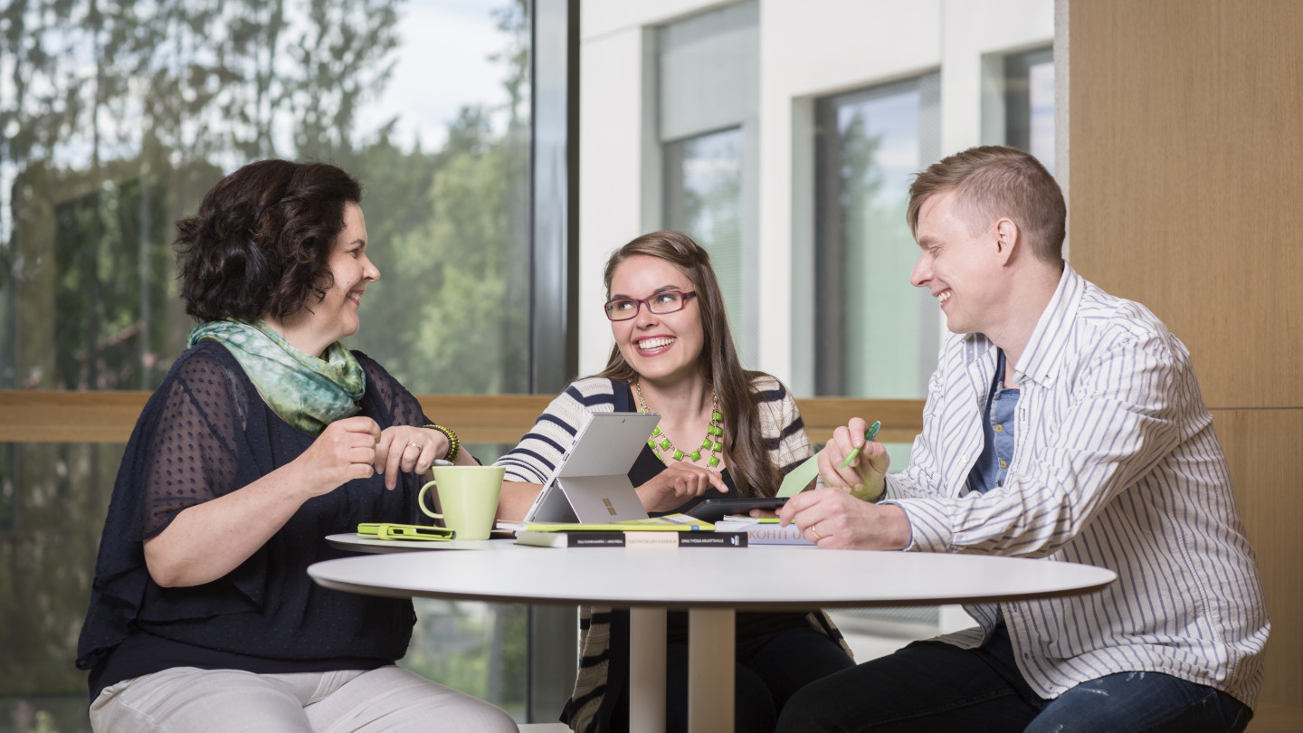 Digitaalisuus tarjoaa uusia mahdollisuuksia opiskelumuotojen ja materiaalien monimuotoisuuteen.