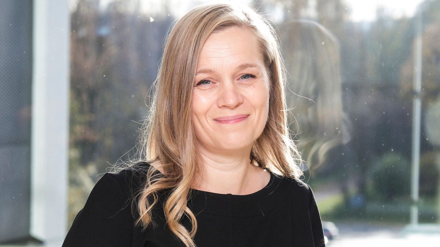 Apulaisprofessorina toiminut Torppa on tutkinut erityisesti lukutaidon ja matemaattisten taitojen kehitystä. Kuva: Petteri Kivimäki / JYU