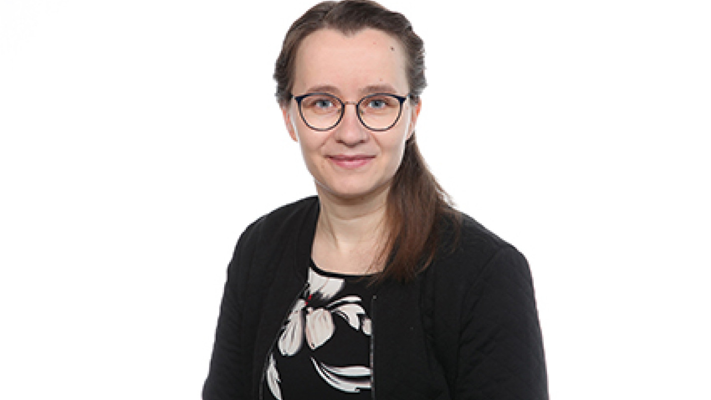 Ulla Halonen tutki muistisairaita hoitavien omaishoitajien tilannetta.