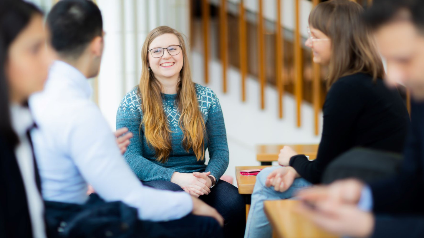 Opiskelijan hyvä kokemus opiskelusta on JYU avoimen yliopiston tärkeä tavoite. Sen eteen avoimessa tehdään töitä joka päivä. Asiakaskokemuksen kehittämisen projekteissa keskitytään kehittämään olennaisia opiskelukokemukseen vaikuttavia asioita.