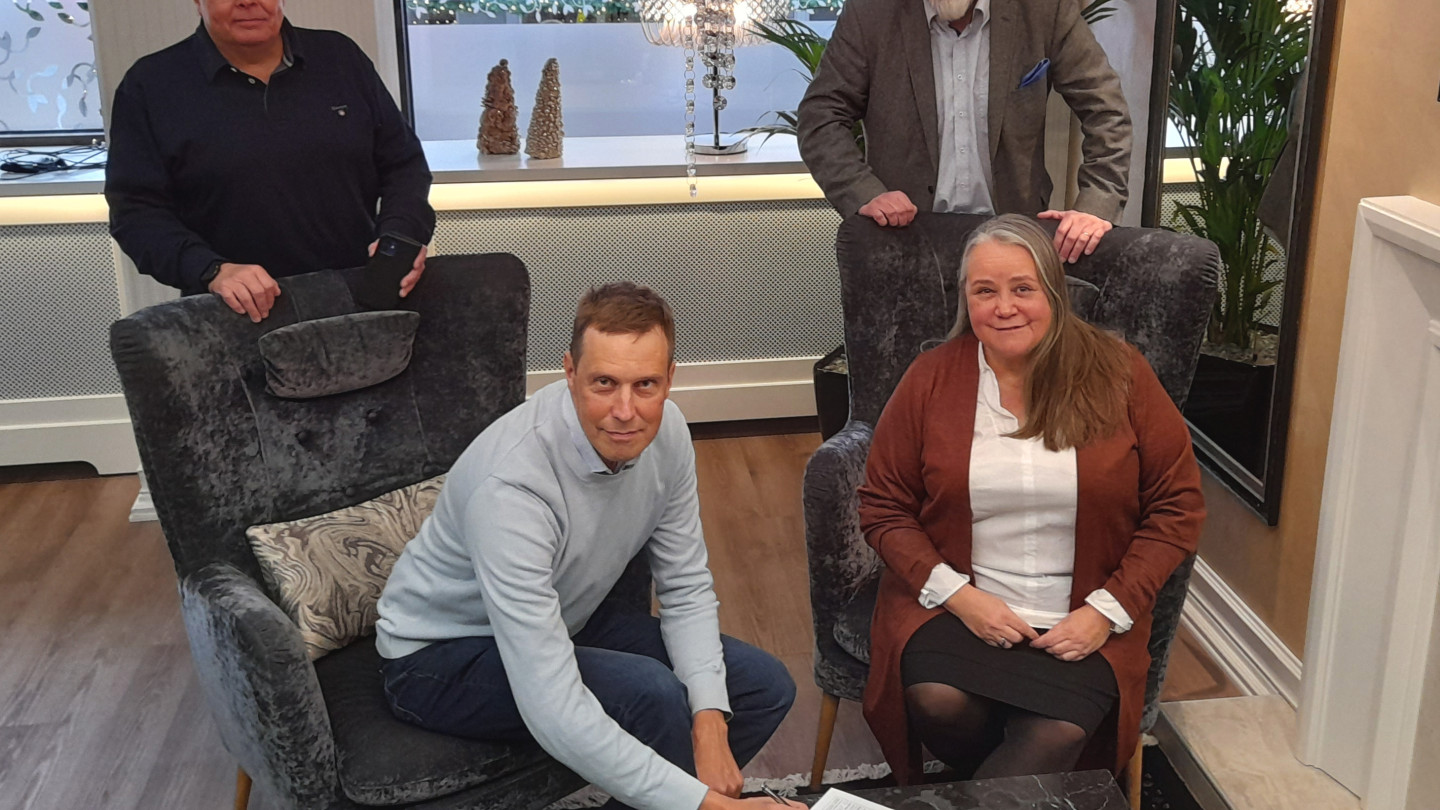 Kari Ahlbom, Ari Routti ja Antti Fredrikson Jyväskylän Kauppalaisseuran säätiöstä sekä Hanna-Leena Pesonen Jyväskylän yliopiston kauppakorkeakoulusta.