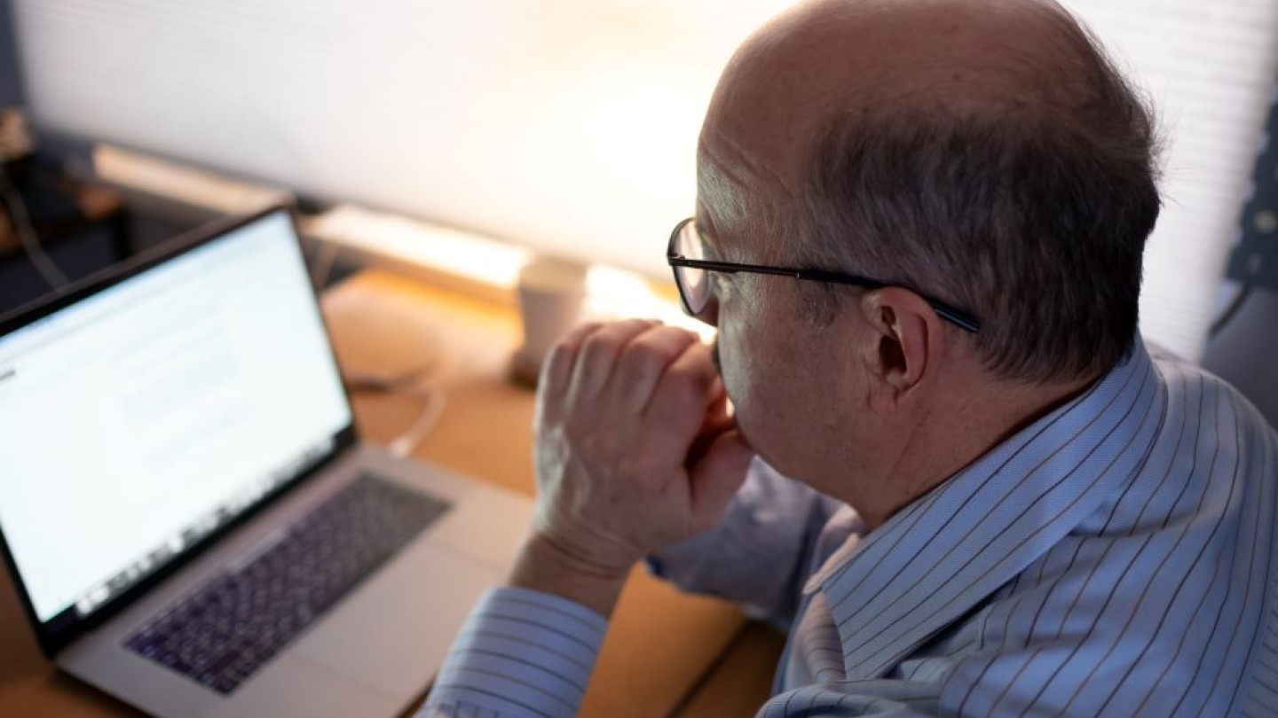 Hankkeen tavoitteena on kehittää luotettavia indikaattoreita yksilön psykofysiologisesta voinnista. Tulevaisuudessa indikaattorien avulla voitaisiin kehittää teknologisia, digitaaliseen hoitopolkuun liitettyjä ratkaisuja, jotka parantaisivat hoidon saavutettavuutta. Kuvituskuva.