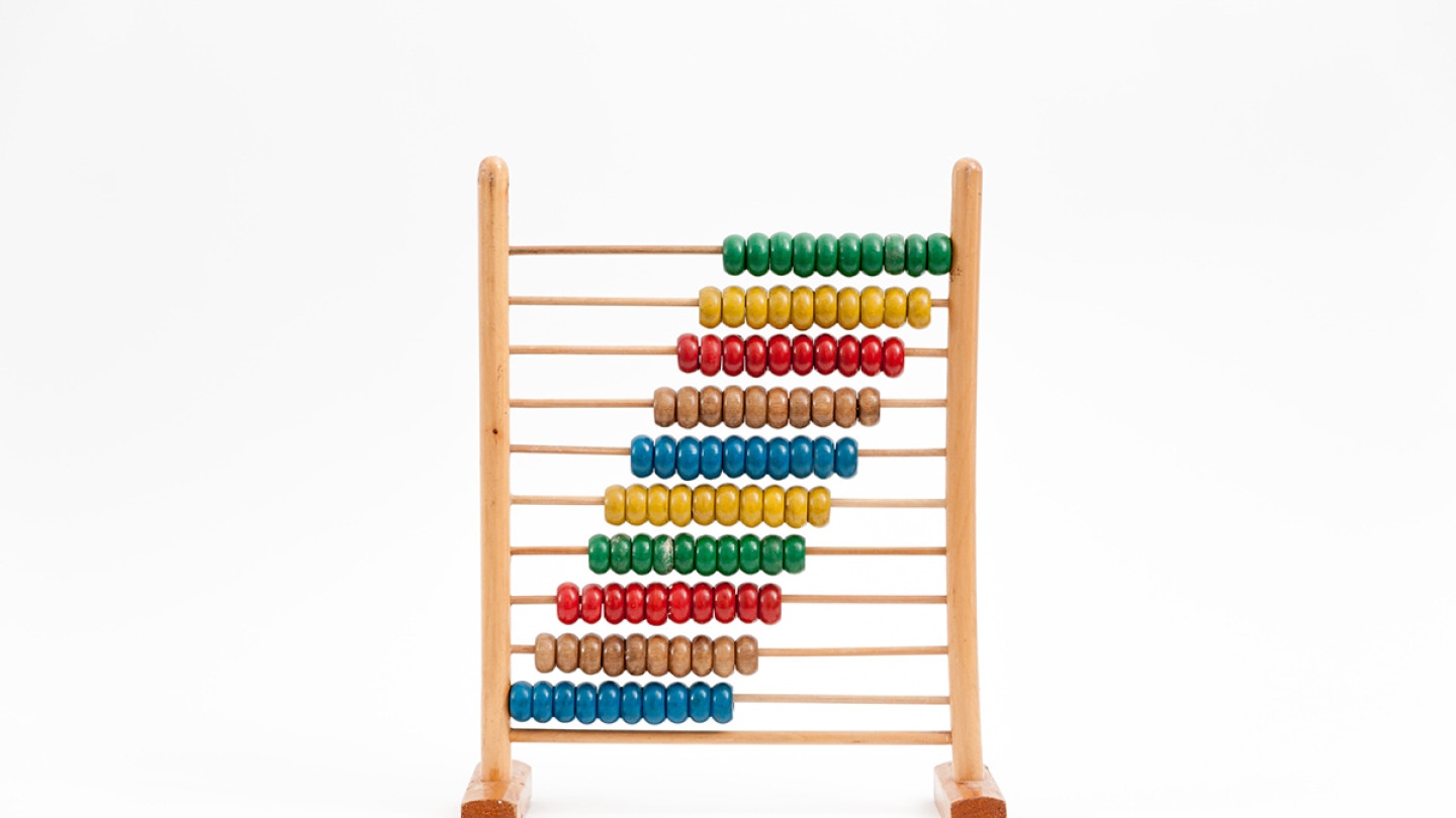 Matematiikan kertauskurssi tukee opintoja ja työtä muun muassa kauppatieteiden alueella.