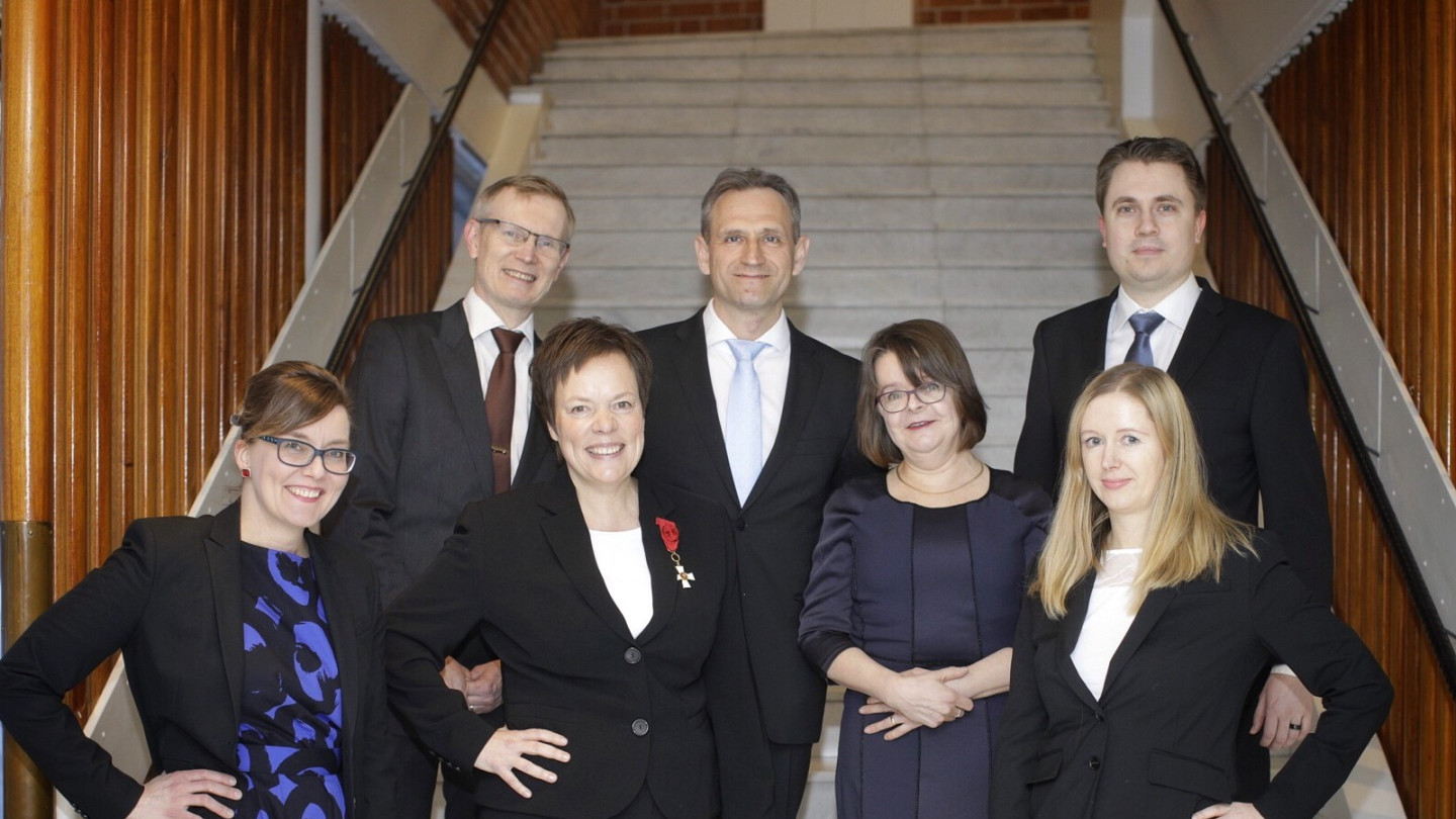 Palkitut vasemmalta: LottaRiina Sundberg, Jouni Taskinen, Peppi Taalas, Alexei Lobski, Hanna Pirinen, Mirka Saarela ja Akseli Mansikkamäki.