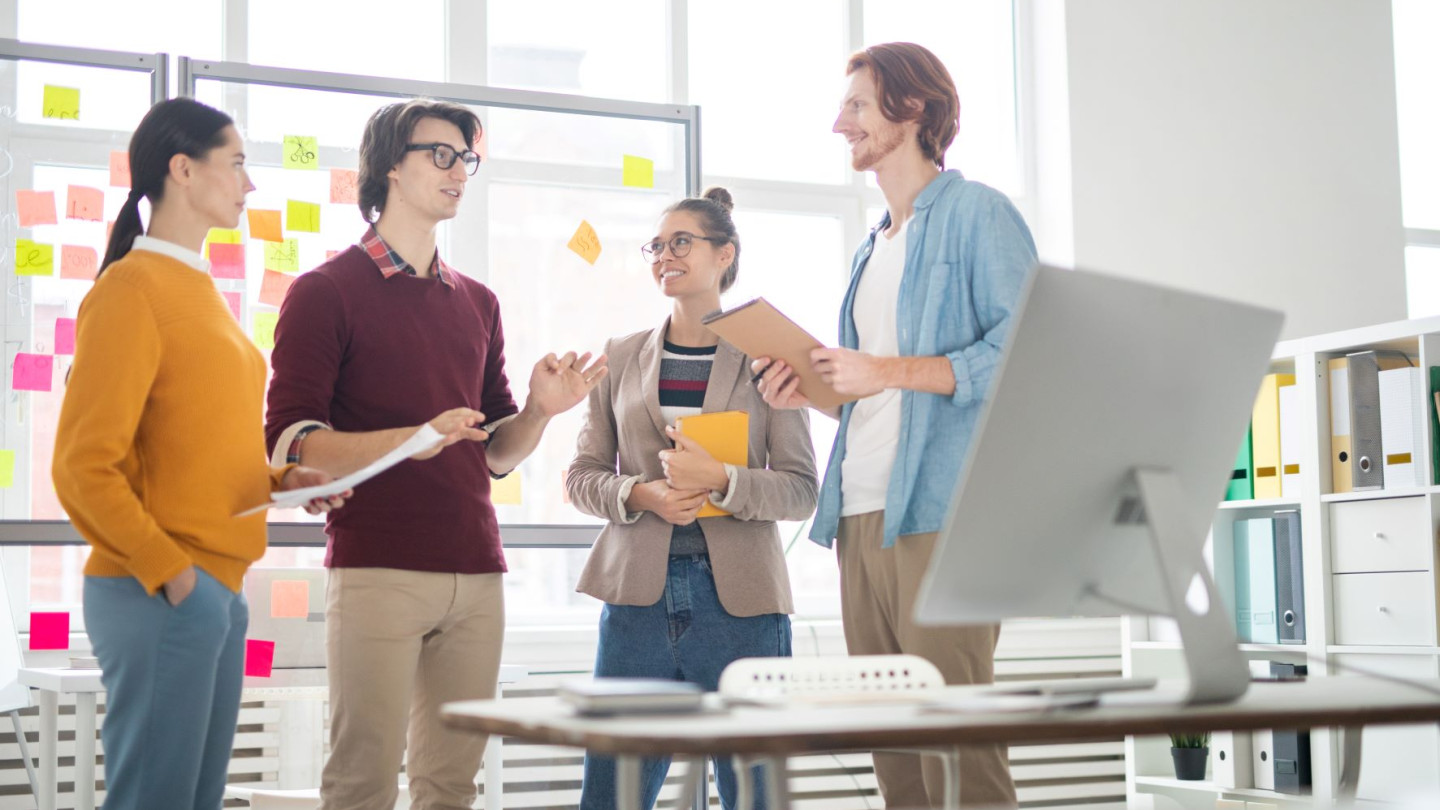 Puheviestinnän perusteet kurssilla opit muun muassa tavoitteellisen vuorovaikutuksen taitoja.