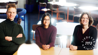 Eero Haapala, Miriam Nokia ja Tiina Parviainen ovat asiantuntijoina Tiedeillassa, jossa keskustellaan aivojen ja kehon yhteydestä.