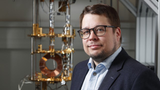 Professori Juha Muhonen fysiikan laitokselta