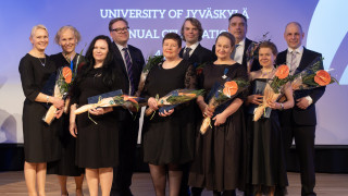 Vuosijuhlan palkitut.