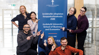 Kauppakorkeakoulun henkilökuntaa helmikuussa 2026