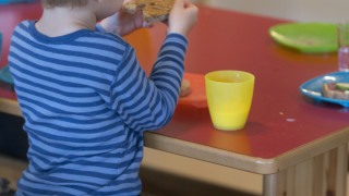 Kevään 2020 poikkeusolojen aikana varhaiskasvatukseen osallistui noin kolmannes päiväkotien lapsista ja noin puolet perhepäivähoidossa käyvistä lapsista. Kuvituskuva.