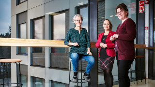 Avoimen yliopiston ja informaatioteknologian tiedekunnan Digital Competent Educatos opintoja pilotoidaan keväällä 2020. Opintoja ovat olleet kehittämässä Jyväskylän yliopistosta Päivi Kananen (vas.), Virpi Uotinen ja Leena Hiltunen.