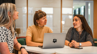 JYU avoin yliopisto on avoin kaikille. Vuonna 2022 meillä opiskeli yli 26 000 henkilöä.