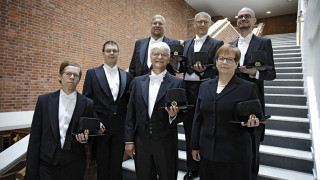 Alarivissä professorit Petri Böckerman, Gerrit Groenhof, Ari Virtanen ja Anne PitkänenHuhta. Ylärivi: Pekka Abrahamsson, Antti Valmari ja Tuomas Lappi.