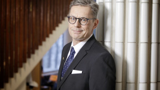 Avoimen yliopiston johtaja Jukka Lerkkanen sai Jyväskylän yliopistosäätiön Hyvä esimies palkinnon.