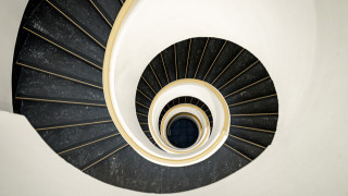 Portaikko Lähdekirjastossa.