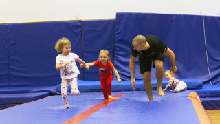 Opetus- ja kulttuuriministeriö myöntää seuratukea mm. edistämään lasten ja nuorten harrastamista. Kuva: Jesse Liimatainen.