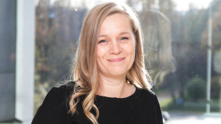Apulaisprofessorina toiminut Torppa on tutkinut erityisesti lukutaidon ja matemaattisten taitojen kehitystä. Kuva: Petteri Kivimäki / JYU