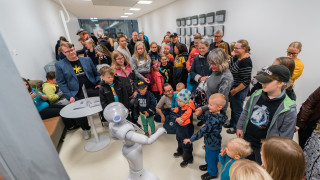 Pepperrobotin voi tavata Ruusupuistossa.