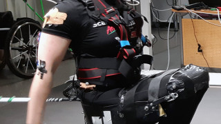 Maajoukkuehiihtäjä Sini Pyy valmennus- ja testausopin pro gradu -työhon liittyvässä kelkkahiihtotestissä.