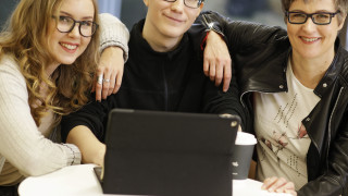 Jos sisäänpääsy opintoihin ei ole onnistunut todistusvalinnan kautta, opiskelija voi osoittaa potentiaalinsa tekemällä alansa opintoja avoimessa yliopistossa.