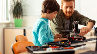 JYU avoimen yliopiston erityispedagogiikan kursseilta saat muun muassa tietoa moninaisuuden kirjosta, eettisistä kysymyksistä sekä yksilöllisen osallisuuden ja oppimisen mahdollistamisesta.