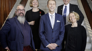 Palkitut Janne Kotiaho (vas.), Pirjo Vuorinen, Teemu Pullinen, Jukka Lerkkanen ja Suvi Saarikallio.