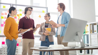 Puheviestinnän perusteet kurssilla opit muun muassa tavoitteellisen vuorovaikutuksen taitoja.