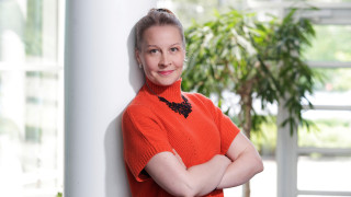 RaitaHakola analysoi väitöskirjassaan konenäköä ja tekoälyä laajana kokonaisuutena. Kuva: Petteri Kivimäki / Jyväskylän yliopisto.