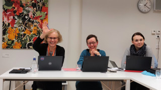 Työpaketin vetäjä Satu Vuori sekä Åbo Akademin Johanna Fredenberg ja Minea Dahlbacka.