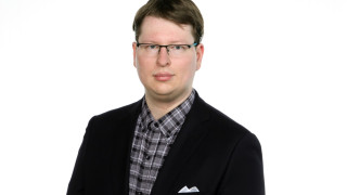 Joakim Linjan väitöskirja käsittelee koneoppimismenetelmien hyödyntämistä nanotieteen tutkimuksessa.