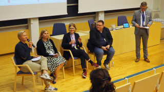 Opiskelijavalintapaneelissa Nikolas Bursiewicz, Armi Nurmi, Meri Kärkkäinen ja Juuso Luomala.