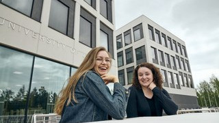 Avoimen väylän opinnot ovat tiedekuntien opetussuunnitelmien mukaisia opintoja, samaan tapaan kuin tutkintokoulutuksenkin opinnot.