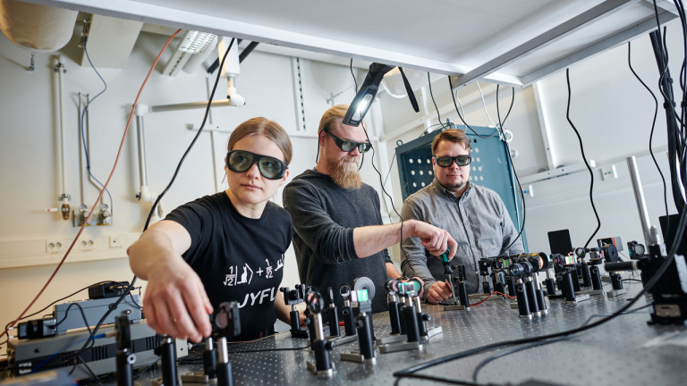 Second quantum revolution