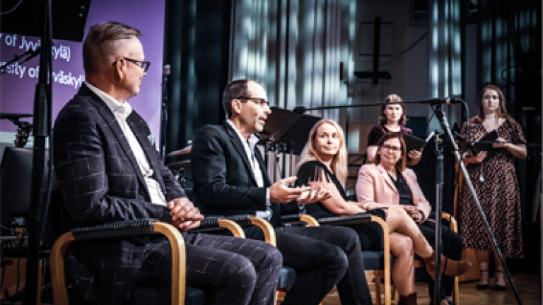 IT-tiedekunnan avajaisissa pidettiin paneelikeskustelu, jossa panelisteina toimi Janne Järvinen, Jaakko Järvi, Raija Hämäläinen ja Marja-Kristiina Lerkkanen.