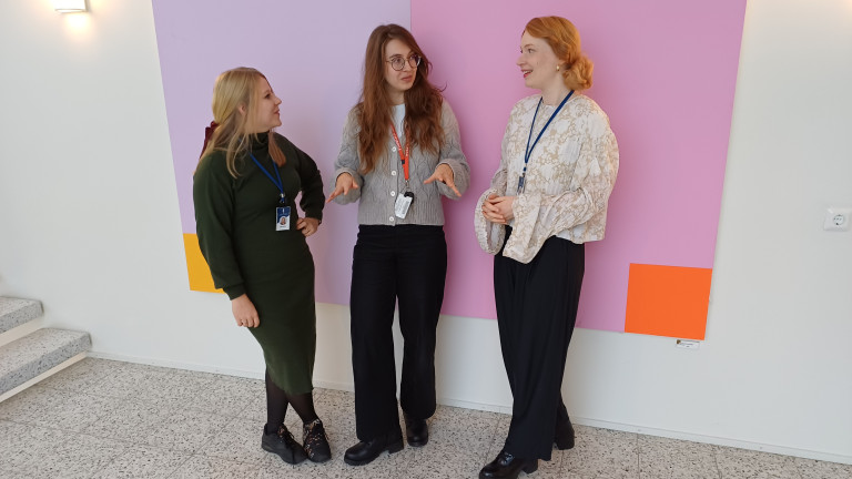 Kuvassa Lotta Leinamo, Vera Vesala ja Minna Sorri