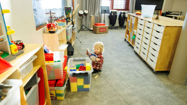 Jyväskylän yliopiston Opinkivi-rakennukseen on avattu uusi tutkimuslaboratorio, Child and Family Lab -lapsiryhmätila.