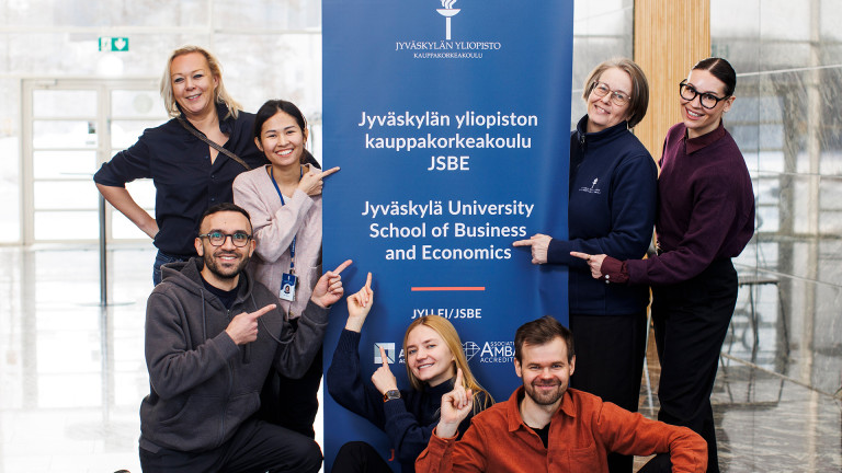 Kauppakorkeakoulun henkilökuntaa helmikuussa 2026